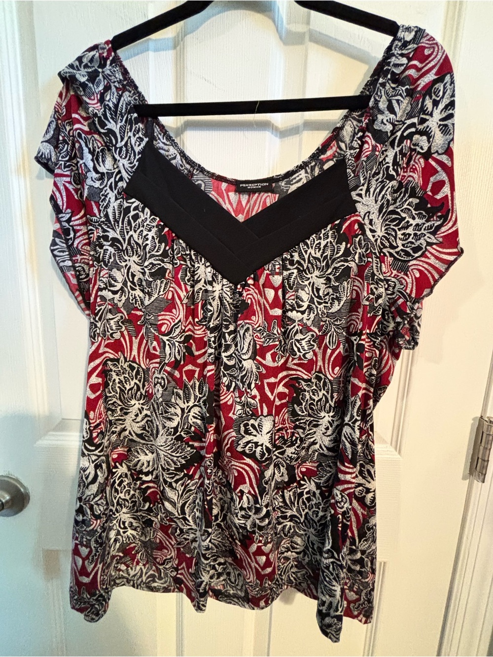 😍Perseption Black and Wine Floral Scoop Neck Blouse size 2X